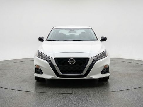Used 2025 Nissan Altima 2.5 SV image 2