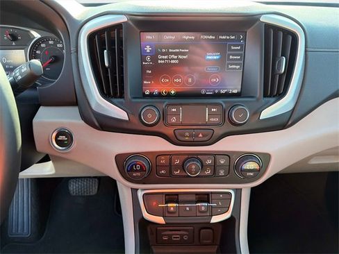 Used 2024 GMC Terrain SLT image 27