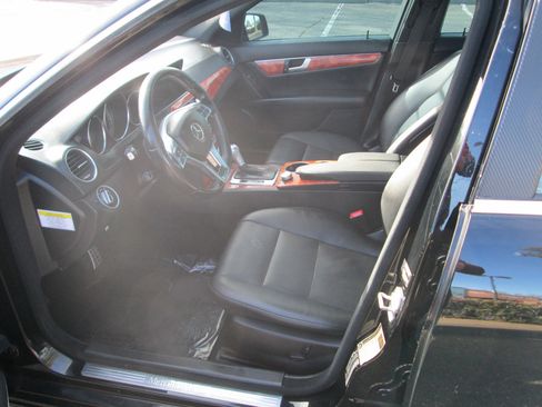 Used 2013 Mercedes-Benz C 250 Sedan image 7