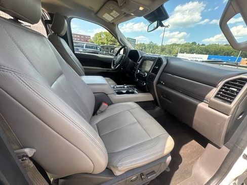 Used 2018 Ford Expedition XLT w/ Equipment Group 202A AWD/4WD image 53