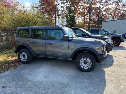 New 2025 Ford Bronco 4-Door image 2