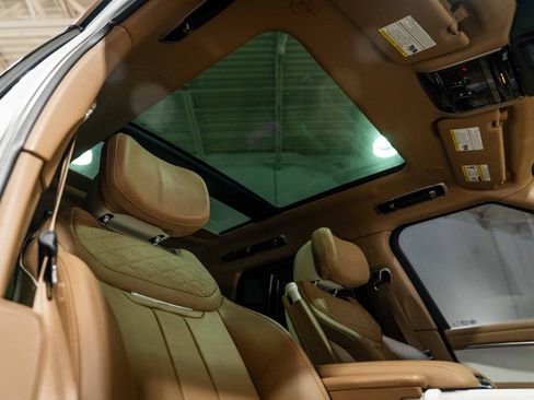 Used 2023 Land Rover Range Rover SV AWD/4WD image 44