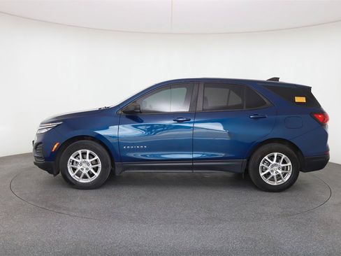 Used 2022 Chevrolet Equinox LS w/ LS Convenience Package image 2