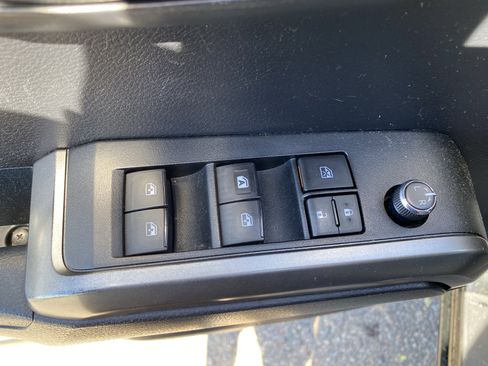 Used 2018 Toyota Tacoma SR5 image 18