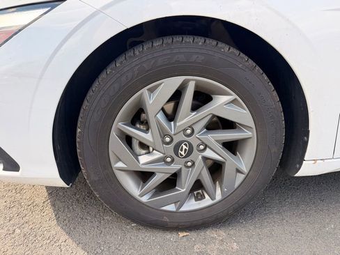 Certified 2024 Hyundai Elantra SEL FWD image 10