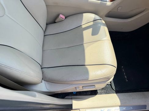 Used 2012 Toyota Venza Limited AWD/4WD image 16