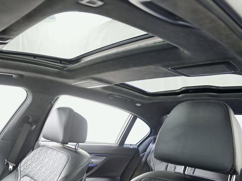 Used 2020 BMW 750i xDrive w/ Executive Package image 35