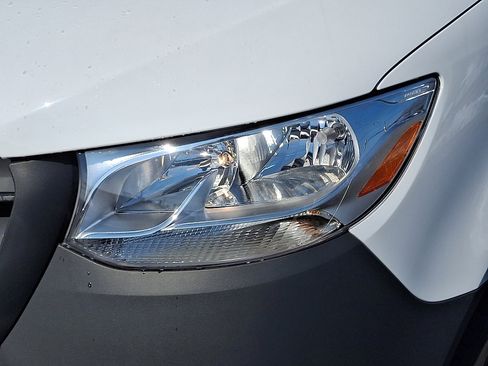 Used 2025 Mercedes-Benz Sprinter 2500 image 11