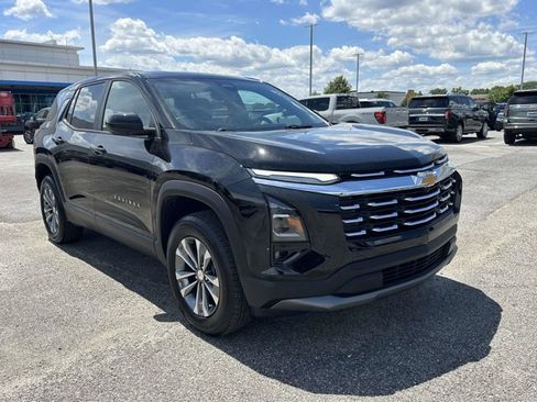 Used 2026 Chevrolet Equinox LT w/ Safety and Technology Package FWD image 1