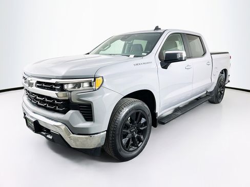 Used 2024 Chevrolet Silverado 1500 LT image 3