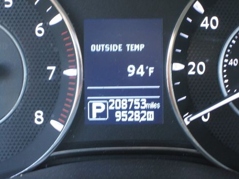 Used 2018 Nissan Armada Platinum w/ Captain Seat Package RWD image 19