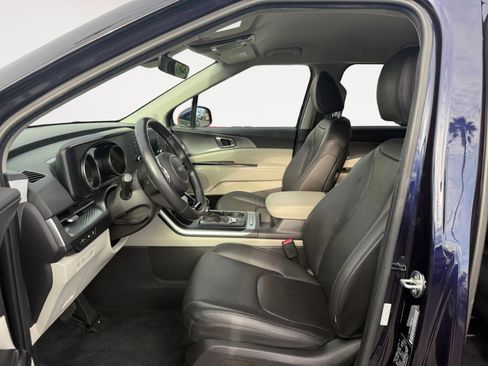 Used 2024 Kia Carnival LX image 10