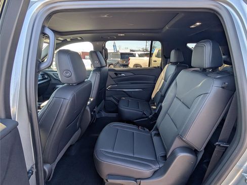 New 2026 Chevrolet Traverse LT image 11