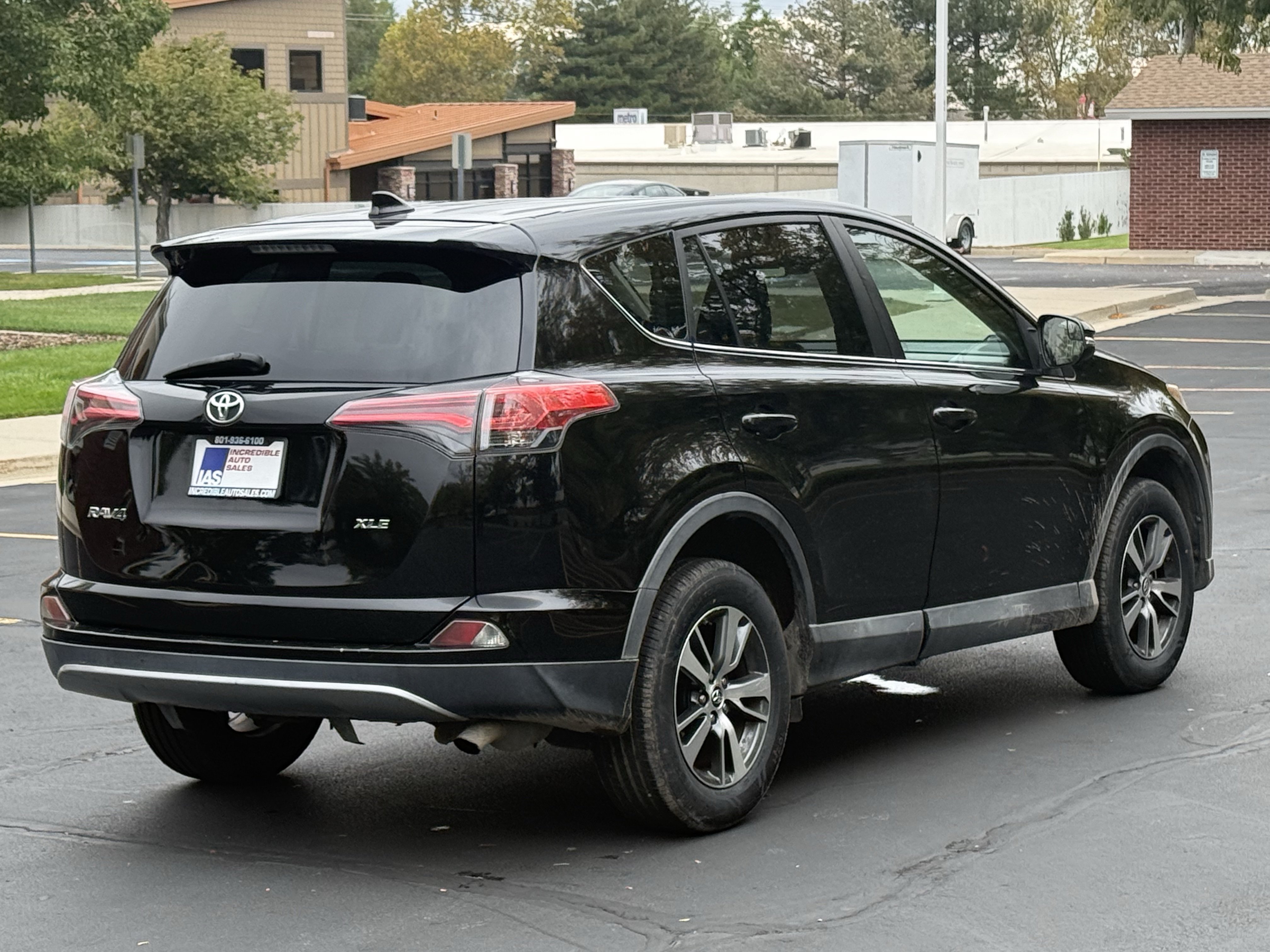 Used 2018 Toyota RAV4 XLE w/ Carpet Mat Package FWD image 4