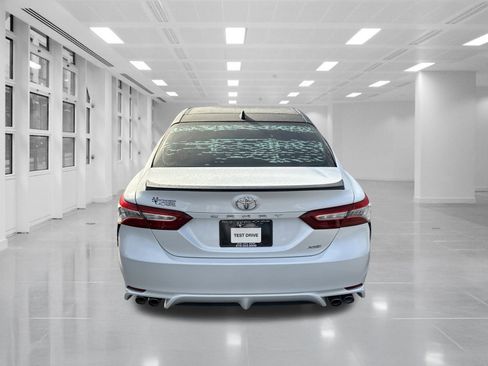 Used 2020 Toyota Camry XSE image 6