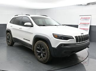 Used 2019 Jeep Cherokee Latitude video 2