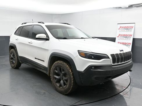 Used 2019 Jeep Cherokee Latitude image 2