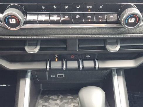 Used 2025 Chevrolet Colorado LT RWD image 20