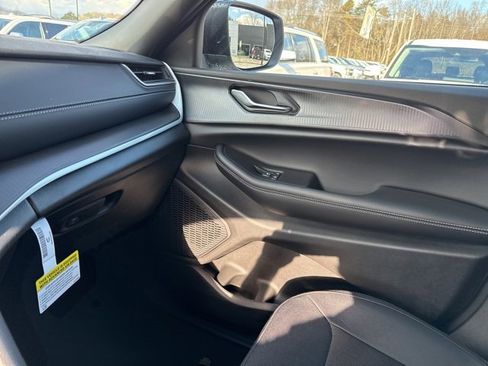 New 2025 Jeep Grand Cherokee Laredo X w/ Luxury Tech Group I image 21