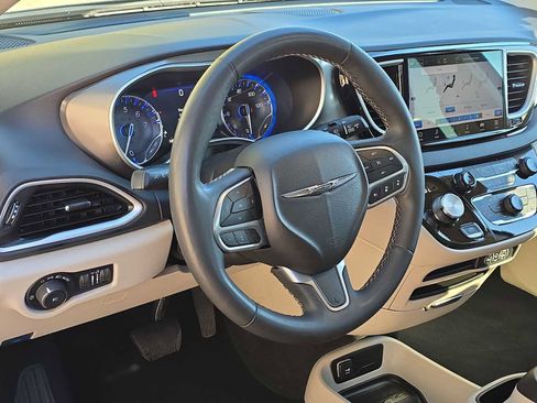 Certified 2024 Chrysler Pacifica Touring-L image 2