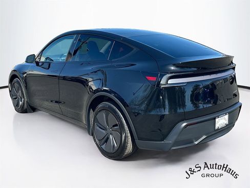Used 2026 Tesla Model Y AWD image 5