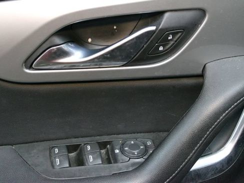 Used 2020 Chevrolet Blazer LT FWD image 16