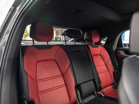 Certified 2025 Porsche Cayenne Coupe image 35