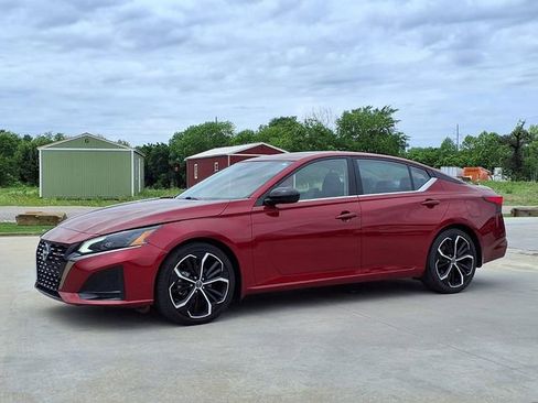 Used 2023 Nissan Altima 2.5 SR w/ SR Premium Package FWD image 15