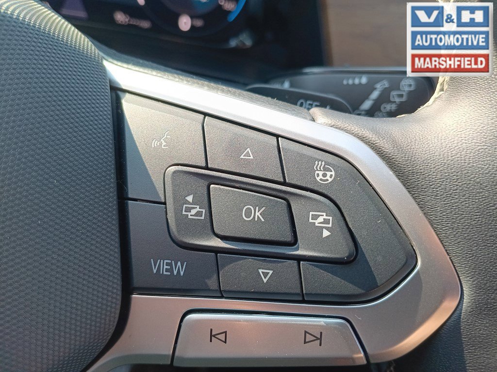 Used 2025 Volkswagen Atlas SE AWD/4WD image 14