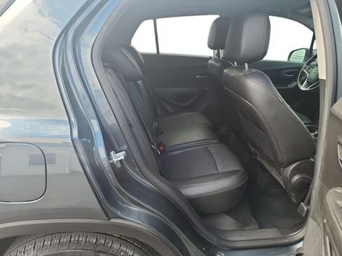 Used 2021 Chevrolet Trax LT w/ Driver Confidence Package FWD image 10