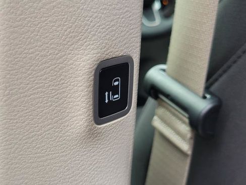Used 2023 Chrysler Voyager LX FWD image 30