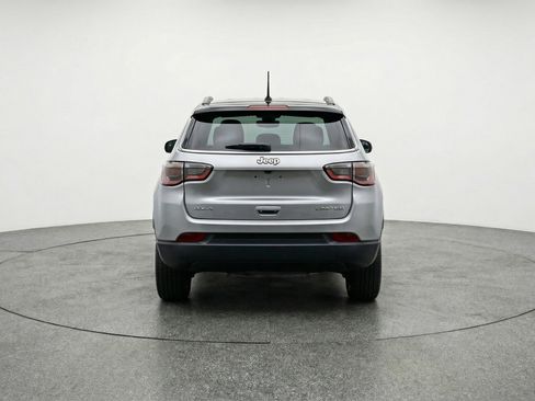 Used 2025 Jeep Compass Limited image 7