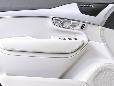 Certified 2023 Volvo XC90 B5 Core image 8