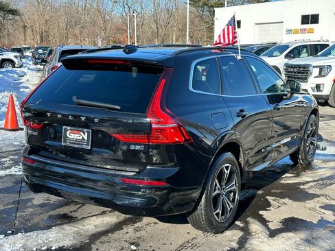 Used 2022 Volvo XC60 B5 Momentum w/ Climate Package image 4