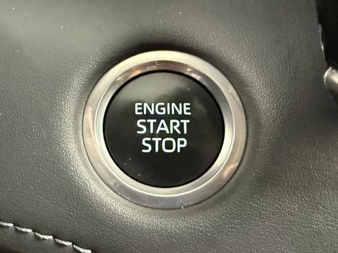 Used 2024 Toyota Highlander LE image 25