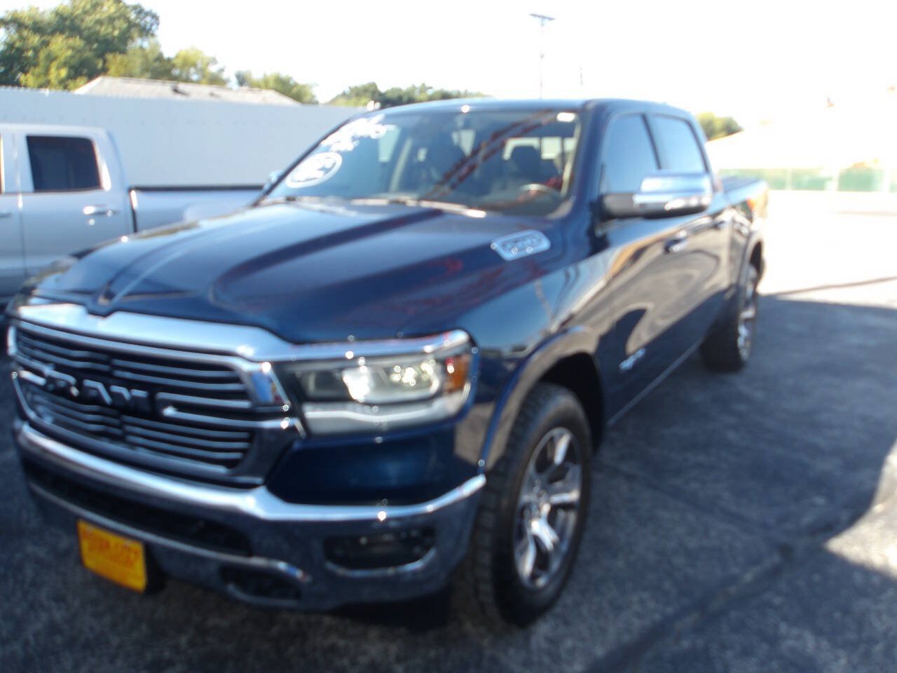 Used 2019 RAM 1500 Laramie AWD/4WD image 3