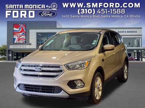 Used 2017 Ford Escape SE FWD image 1