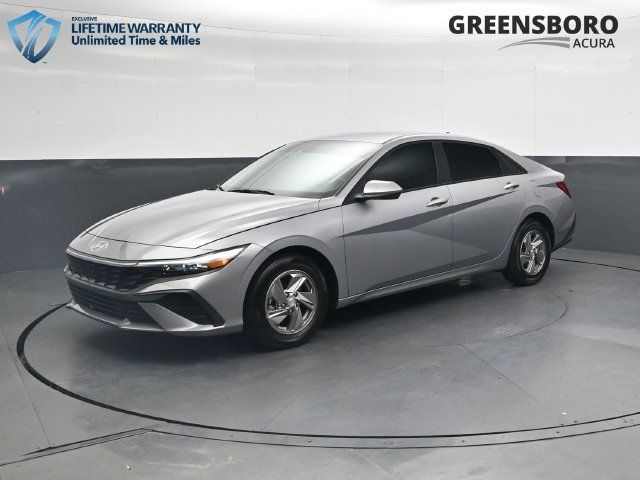 Used 2025 Hyundai Elantra SE FWD image 12
