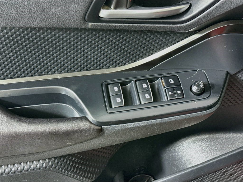 Used 2018 Toyota C-HR XLE FWD image 23