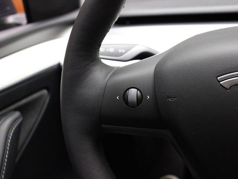 Used 2022 Tesla Model Y Long Range AWD/4WD image 29