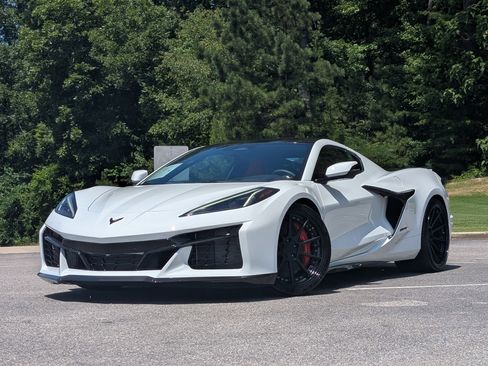 Used 2025 Chevrolet Corvette E-Ray AWD/4WD image 4
