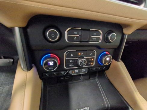 Used 2021 Chevrolet Tahoe Premier w/ Premium Package image 15