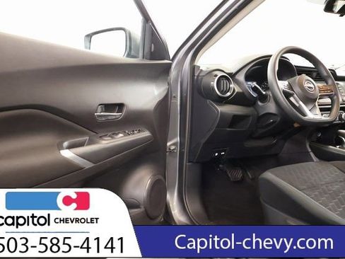 Used 2024 Nissan Kicks SV image 10