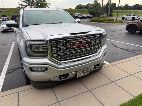 Used 2018 GMC Sierra 1500 Denali w/ Denali Ultimate Package AWD/4WD image 7