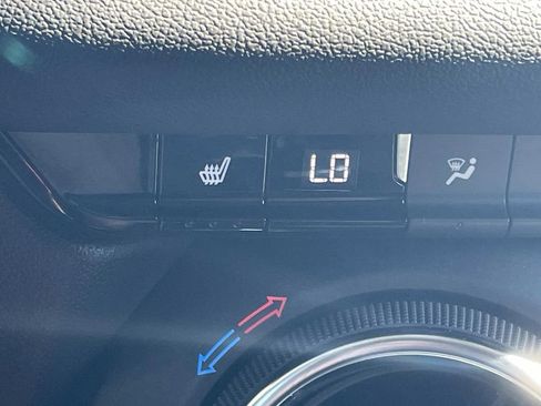 Used 2025 Chevrolet Blazer LT w/ Convenience Package FWD image 23