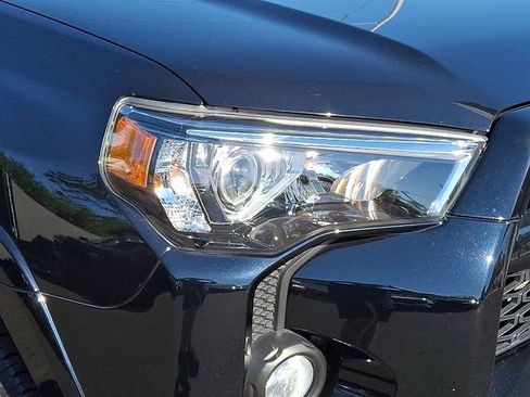 Used 2020 Toyota 4Runner SR5 Premium w/ Moonroof Package AWD/4WD image 9