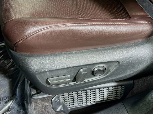 Certified 2024 Toyota Sienna Platinum FWD image 18