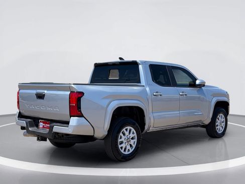 Used 2025 Toyota Tacoma SR5 AWD/4WD image 4