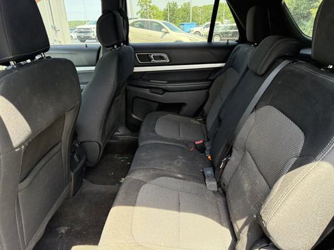 Used 2017 Ford Explorer XLT AWD/4WD image 9