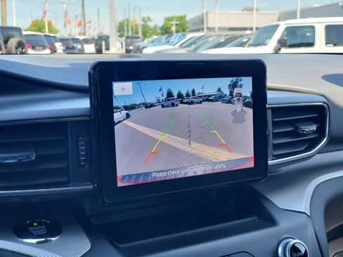 Used 2020 Ford Explorer XLT w/ Equipment Group 202A AWD/4WD image 19